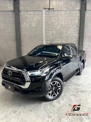 TOYOTA HILUX 2.8 D-4D TURBO DIESEL CD SRX 4X4 AUTOMÁTICO TOYOTA HILUX 2.8 D-4D TURBO DIESEL CD SRX 4X4 AUTOMÁTICO